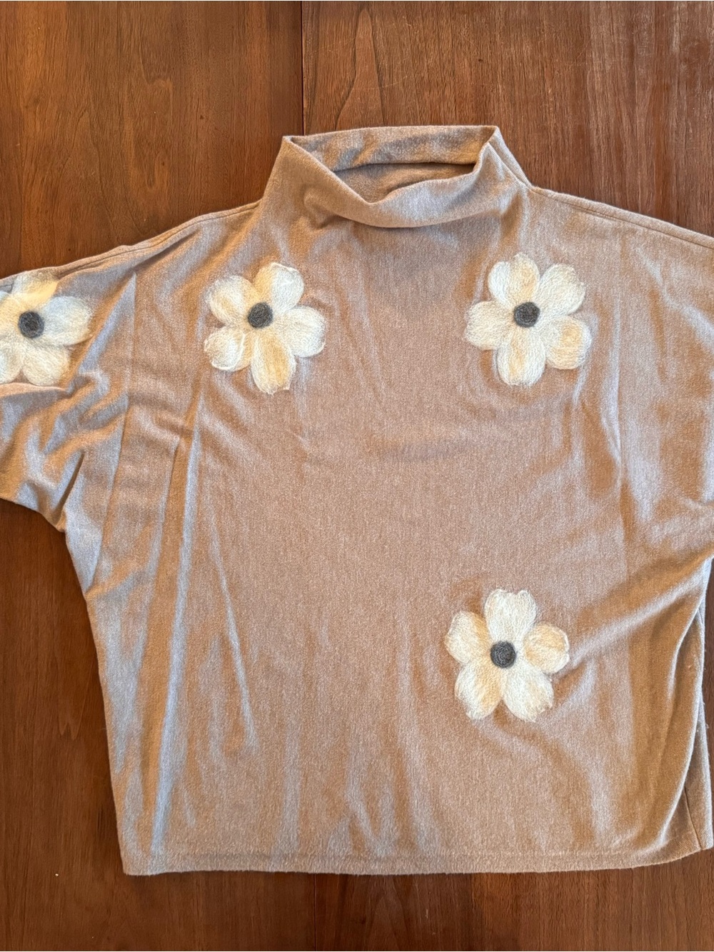 Cozy Floral Turtleneck Sweater - Picture 4 of 7